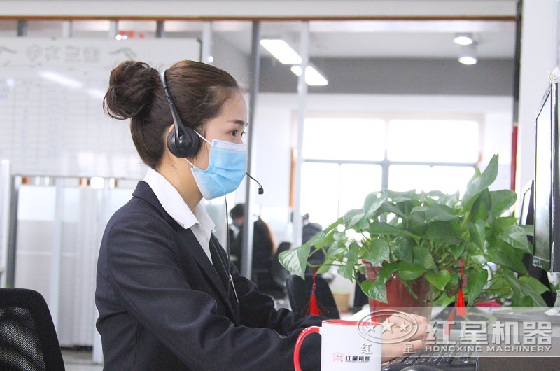 24小時(shí)客服全身心工作，用專(zhuān)注點(diǎn)亮了責(zé)任